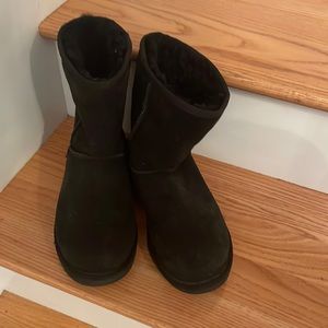 BLACK UGGS